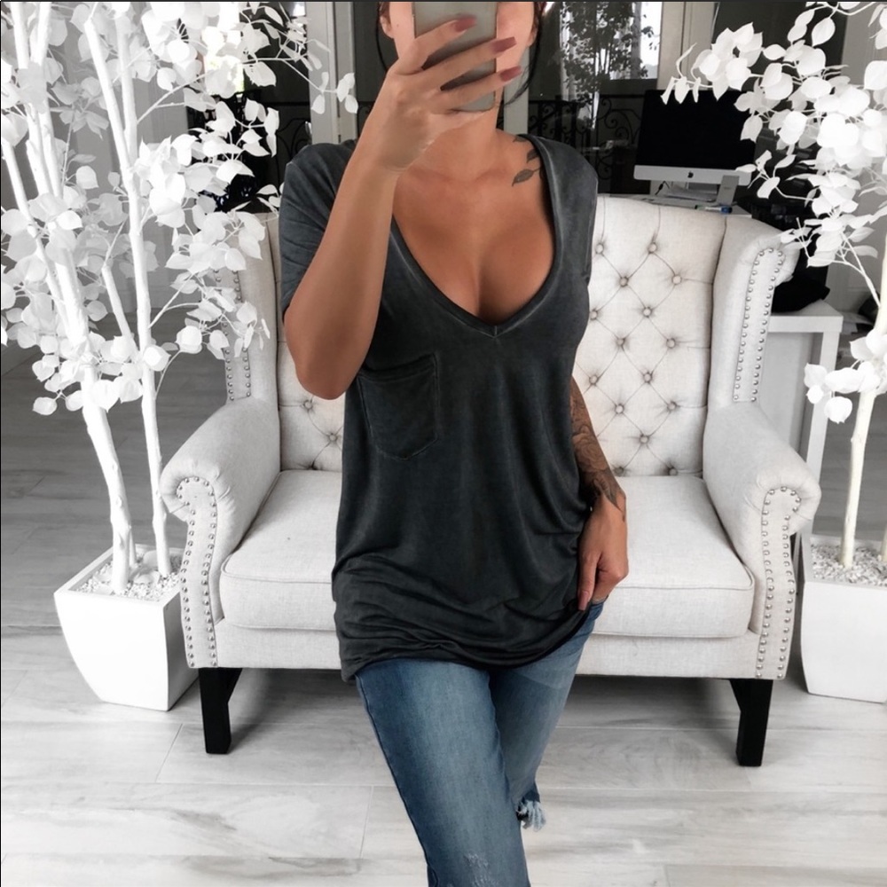❌⭕️WOMENS V-NECK POCKET TEE⭕️❌